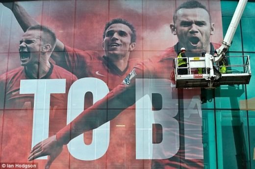 CEA MAI TR12TA ZI pentru United | Ferguson si-a luat ADIO de la Old Trafford cu o victorie in ultimele minute! Imagini impresionante din tribune:_2