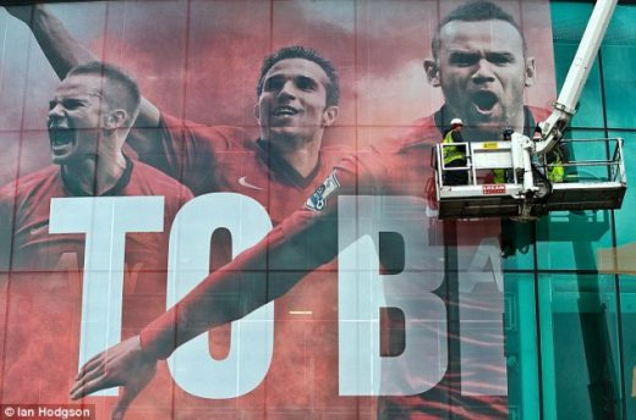 CEA MAI TR12TA ZI pentru United | Ferguson si-a luat ADIO de la Old Trafford cu o victorie in ultimele minute! Imagini impresionante din tribune:_2