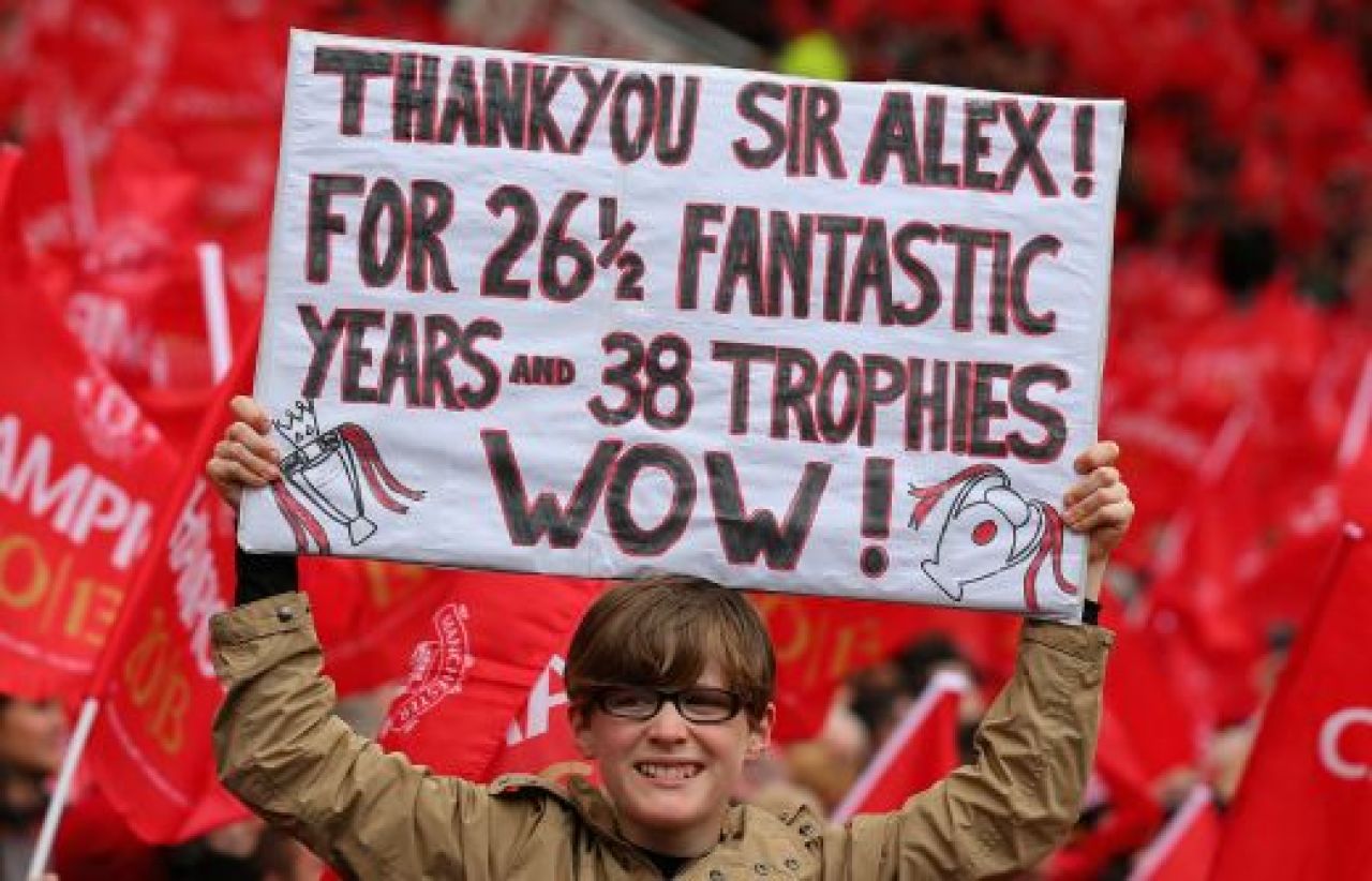 CEA MAI TR12TA ZI pentru United | Ferguson si-a luat ADIO de la Old Trafford cu o victorie in ultimele minute! Imagini impresionante din tribune:_11