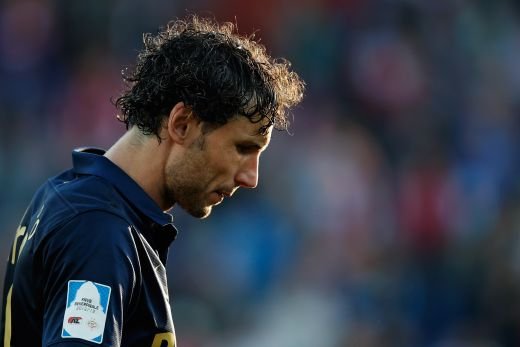 Cel mai RAU mod in care poti sa inchei o cariera fantastica: Van Bommel a fost eliminat la meciul de retragere!