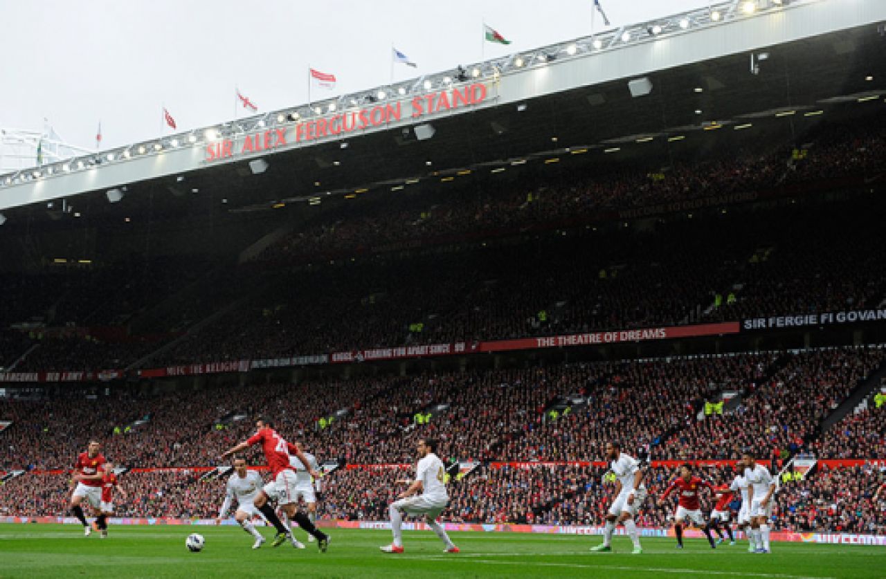 CEA MAI TR12TA ZI pentru United | Ferguson si-a luat ADIO de la Old Trafford cu o victorie in ultimele minute! Imagini impresionante din tribune:_17