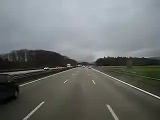 VIDEO Lectie de civilizatie! Cum se face loc pentru ambulanta in Germania! Cand vedem asa ceva in Romania?