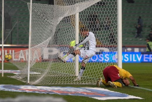 FANTASTIC! Omul in fata caruia se inchina Falcao, Ibrahimovic si Cavani! Cel mai tare atacant din ultimii 4 ani dupa Messi si Ronaldo are 35 de ani si joaca de 9 ani la aceeasi echipa: