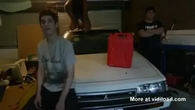 Un harlem shake e facut sa iti placa! Acesta este DIFERIT! O sa te SPERIE rau de tot :))