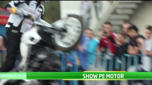 Cel mai tare pilot-acrobat a facut SENZATIE in Romania! Vezi cu ce scheme le-a cucerit pe romance! VIDEO