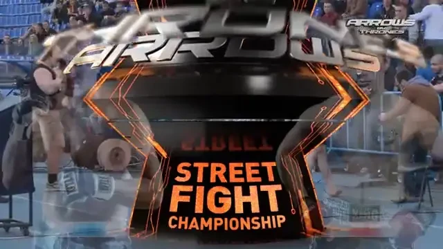 NEBUNIE in Rusia! Bataie cu pumni si cu picioare in mijlocul stadionului! S-au batut 10 minute in vazul tuturor! VIDEO