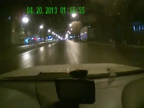 Simulare mai PENIBILA decat la fotbal! A incercat sa insceneze un accident, dar s-a facut de ras! Soferul a ramas MASCA. VIDEO: