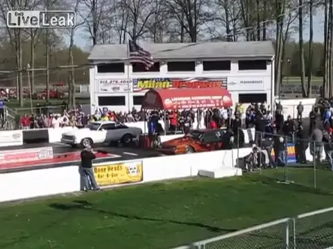 VIDEO Cel mai NOROCOS fotograf din lume? Moartea a trecut la cativa cm de el! Modul INCREDIBIL in care a scapat!