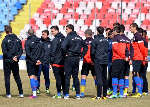 ULTIMA SANSA! Reghe isi ameninta jucatorii inaintea finalului de sezon: Daca nu castiga, isi petrec vacanta in cantonament! Pe cine trimite in atac: