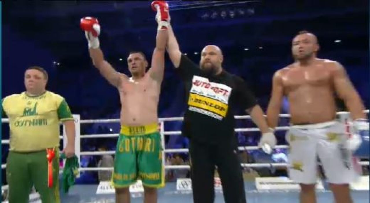 Morosanu l-a TERMINAT pe Mendes! I-a mutat fata din loc dupa o super lovitura! Benny l-a batut pe Rozenstruik! Pitbull-ul Atodiresei a fost SPULBERAT!_6