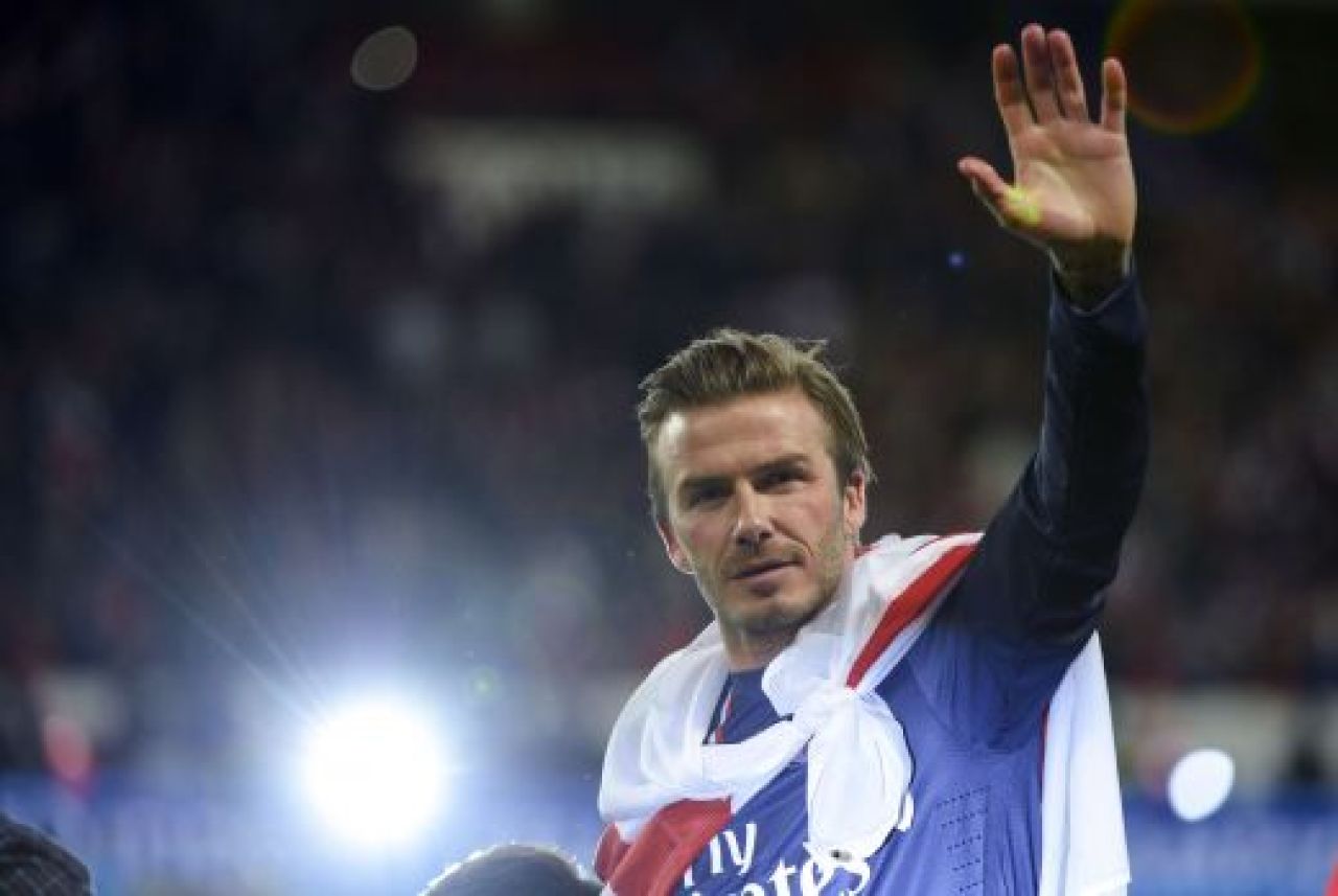 VIDEO A inceput sa planga si n-a mai vrut sa iasa de pe teren! ULTIMUL tango la Paris pentru Beckham! Lacrimile unui jucator UNIC!_8