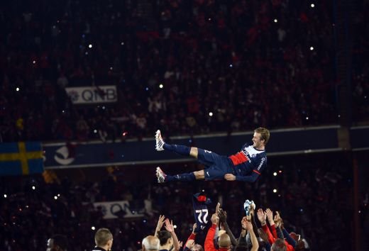 VIDEO A inceput sa planga si n-a mai vrut sa iasa de pe teren! ULTIMUL tango la Paris pentru Beckham! Lacrimile unui jucator UNIC!_12