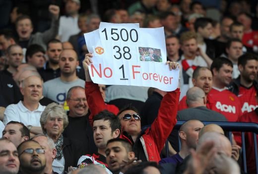 THRILLER! Ferguson a plecat suparat dupa 5-5 cu WBA! Un fan a vrut sa intre pe teren! Super FOTO de la 'Fergie 1500', ultimul meci al lui Sir Alex:_8