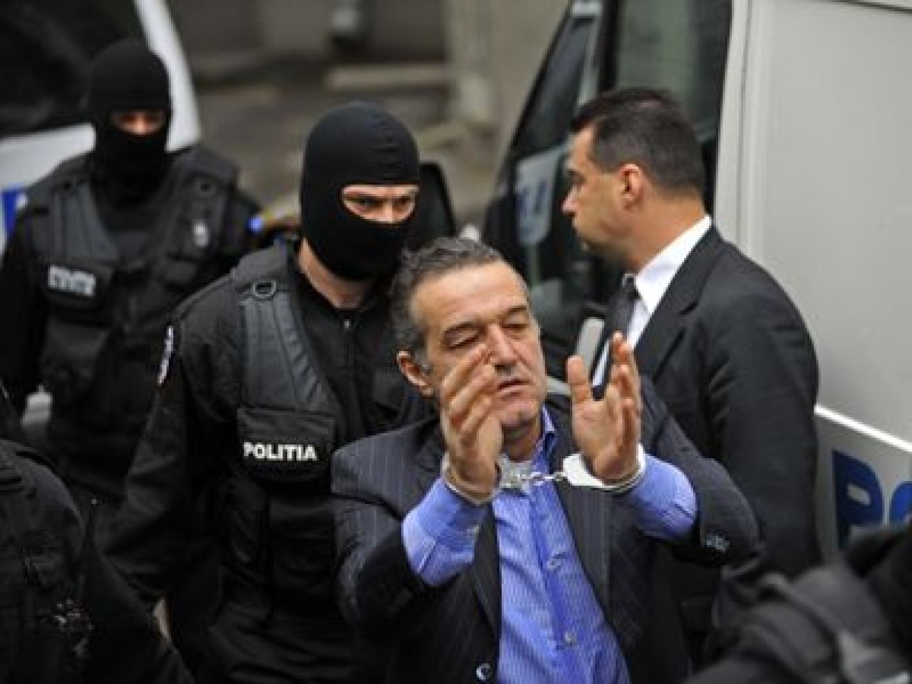 SOC pentru Steaua! Becali a primit 3 ani de INCHISOARE cu executare! Patronul Stelei, dus la penitenciarul Rahova pentru a incepe SENTINTA!_3