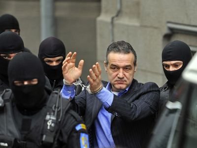 SOC pentru Steaua! Becali a primit 3 ani de INCHISOARE cu executare! Patronul Stelei, dus la penitenciarul Rahova pentru a incepe SENTINTA!_6