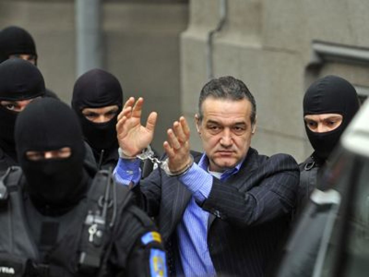 SOC pentru Steaua! Becali a primit 3 ani de INCHISOARE cu executare! Patronul Stelei, dus la penitenciarul Rahova pentru a incepe SENTINTA!_6