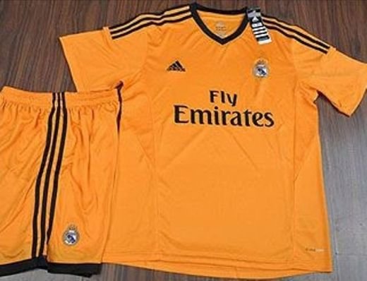 FOTO! Primele imagini cu tricourile Realului din sezonul viitor! Cel de rezerva seamana cu al lui Chelsea :)_4