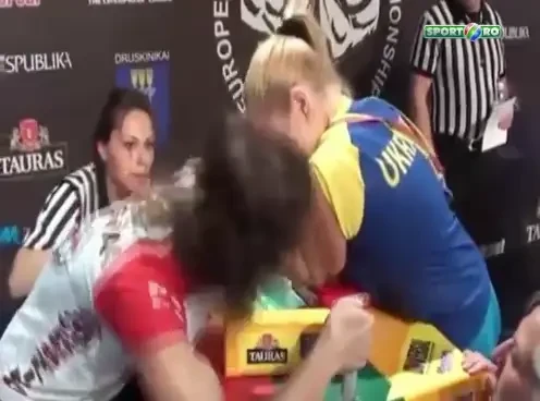 Cea mai NEBUNA femeie care face skandenberg! Ar fi putut castiga daca era putin mai linistita :)) VIDEO