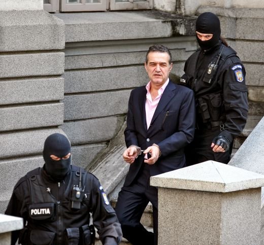 Gigi are liber la PARTY! Becali isi poate intrerupe detentia pentru 3 luni, la fel ca Penescu! Cum il scot avocatii din puscarie: