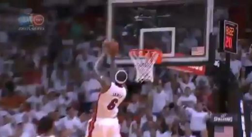 Inainte era 'Air' Jordan acum e LeBron 'The KING' James: A inscris un SLAM DUNK sen-za-tio-nal: VIDEO