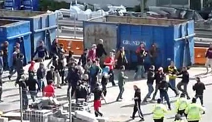 VIDEO: Batai in centrul Londrei inainte de finala! Ultrasii de la Bayern si Borussia si-au impartit pumni si picioare in plina strada!