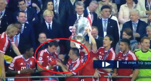 Singurul jucator al lui Bayern care a primit DOUA MEDALII! Ce a facut Ribery cand a vazut faza asta: VIDEO