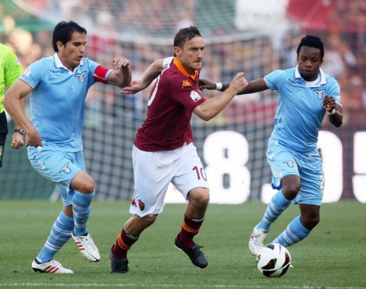 Lazio a castigat Cupa Italiei: Lobont si Radu Stefan, titulari in Roma 0-1 Lazio! Coreeanul Psy a fost dat afara de pe Olimpico de ultrasi :)_7
