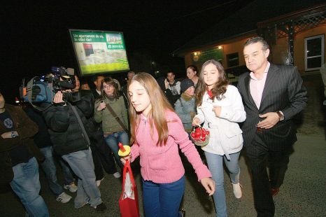 Familia lui Becali respecta la sange ordinele lasate de Gigi! Ce au facut fetele lui in prima duminica de cand e la inchisoare! VIDEO