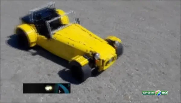 Primul superbolid de construit in sufragerie: are 2.500 de piese si numai 2 kg.