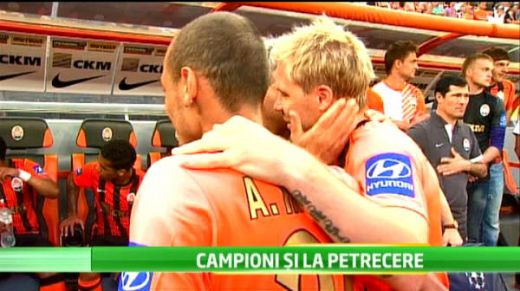 Ahmetov a fost batut cu sampanie la petrecere! Mircea Lucescu a facut un gest special fata de jucatorii sai! VIDEO