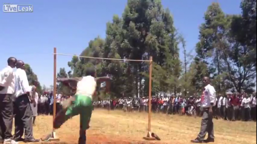 Imagini SENZATIONALE! Asa arata un concurs de atletism in Kenya! Africanii n-au bani, dar au VOINTA! Cum isi depasesc conditia!