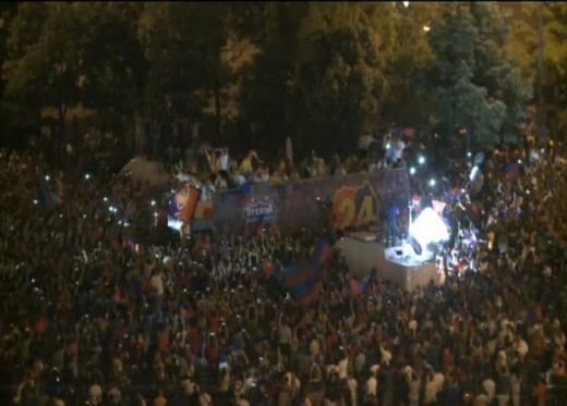 LIVE BLOG Sarbatoarea retinuta a Stelei | Imagini de SENZATIE de pe drumul stelistilor! Mii de fani au OCUPAT Piata Constitutiei! FOTO & VIDEO:_7