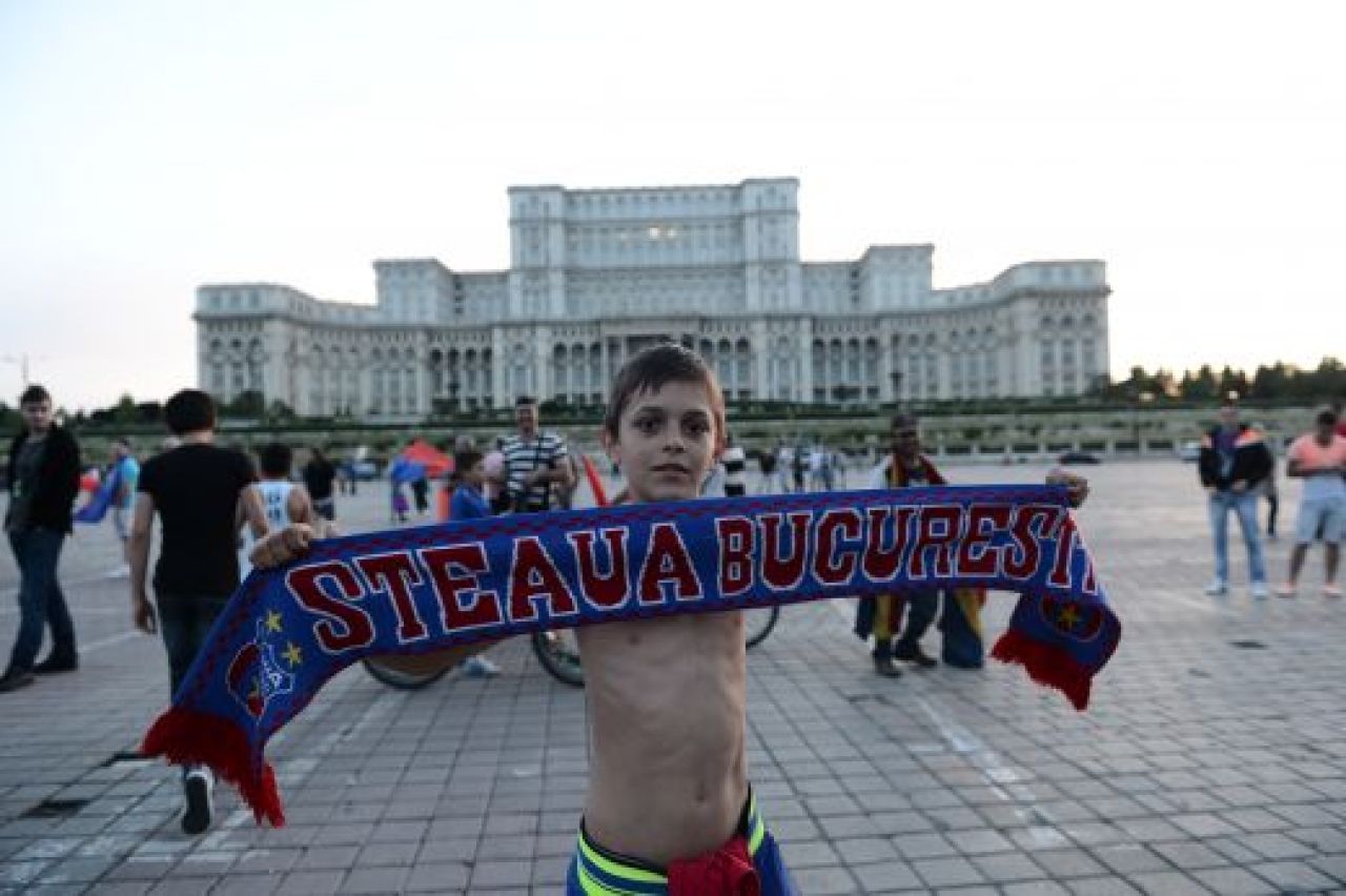 LIVE BLOG Sarbatoarea retinuta a Stelei | Imagini de SENZATIE de pe drumul stelistilor! Mii de fani au OCUPAT Piata Constitutiei! FOTO & VIDEO:_15