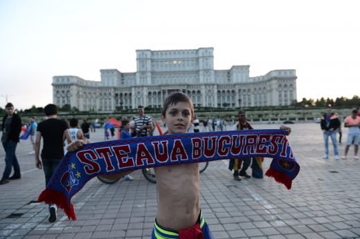 LIVE BLOG Sarbatoarea retinuta a Stelei | Imagini de SENZATIE de pe drumul stelistilor! Mii de fani au OCUPAT Piata Constitutiei! FOTO & VIDEO:_47