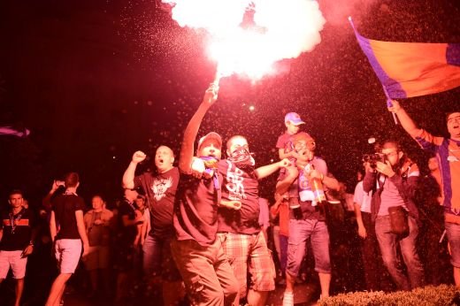 LIVE BLOG Sarbatoarea retinuta a Stelei | Imagini de SENZATIE de pe drumul stelistilor! Mii de fani au OCUPAT Piata Constitutiei! FOTO & VIDEO:_63