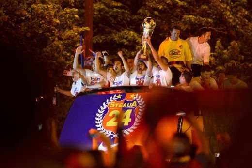 LIVE BLOG Sarbatoarea retinuta a Stelei | Imagini de SENZATIE de pe drumul stelistilor! Mii de fani au OCUPAT Piata Constitutiei! FOTO & VIDEO:_65