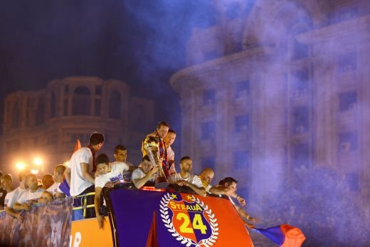 LIVE BLOG Sarbatoarea retinuta a Stelei | Imagini de SENZATIE de pe drumul stelistilor! Mii de fani au OCUPAT Piata Constitutiei! FOTO & VIDEO:_66