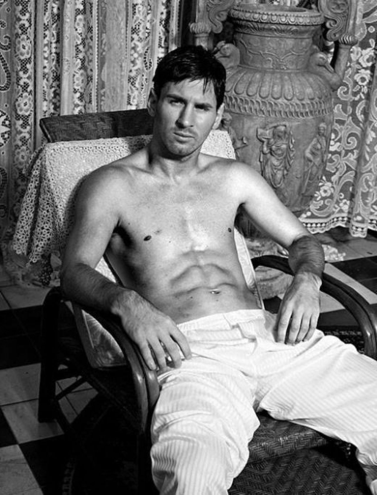 FOTO FABULOS: Messi, pictorial in 'stilul Ronaldo' pentru o firma celebra de imbracaminte! Argentinianul si-a aratat six pack-ul PERFECT:_3