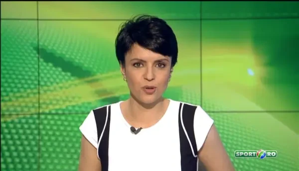 Americanii joaca BASCHET in apa! 70.000 de fani s-au adunat sa vada NEBUNIA langa o inchisoare din secolul 14: