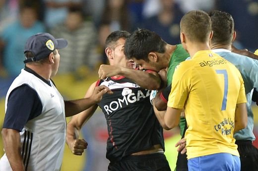 Bornescu si-a aflat suspendarea pentru gestul bolnav din meciul cu Gaz Metan! Cat sta pe bara dupa ce l-a MUSCAT pe Bawab:
