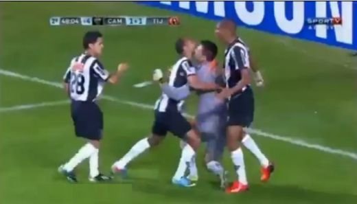 Un portar a prins o seara MAGICA! Probabil cel mai frumos penalty aparat in 2013. Chiar MERITA sa-l vezi: VIDEO