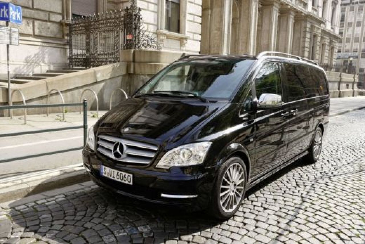 FOTO Lux intr-o DUBA? Da, se poate! Cel mai tare tuning pentru un Mercedes! Transformarea unui Viano:_1