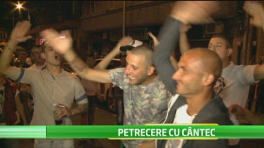 ADIO Liga 1! Rapidul si-a luat ramas-bun de la prima divizie! Jucatorii au cantat cu fanii, Politia le-a stricat petrecerea: VIDEO