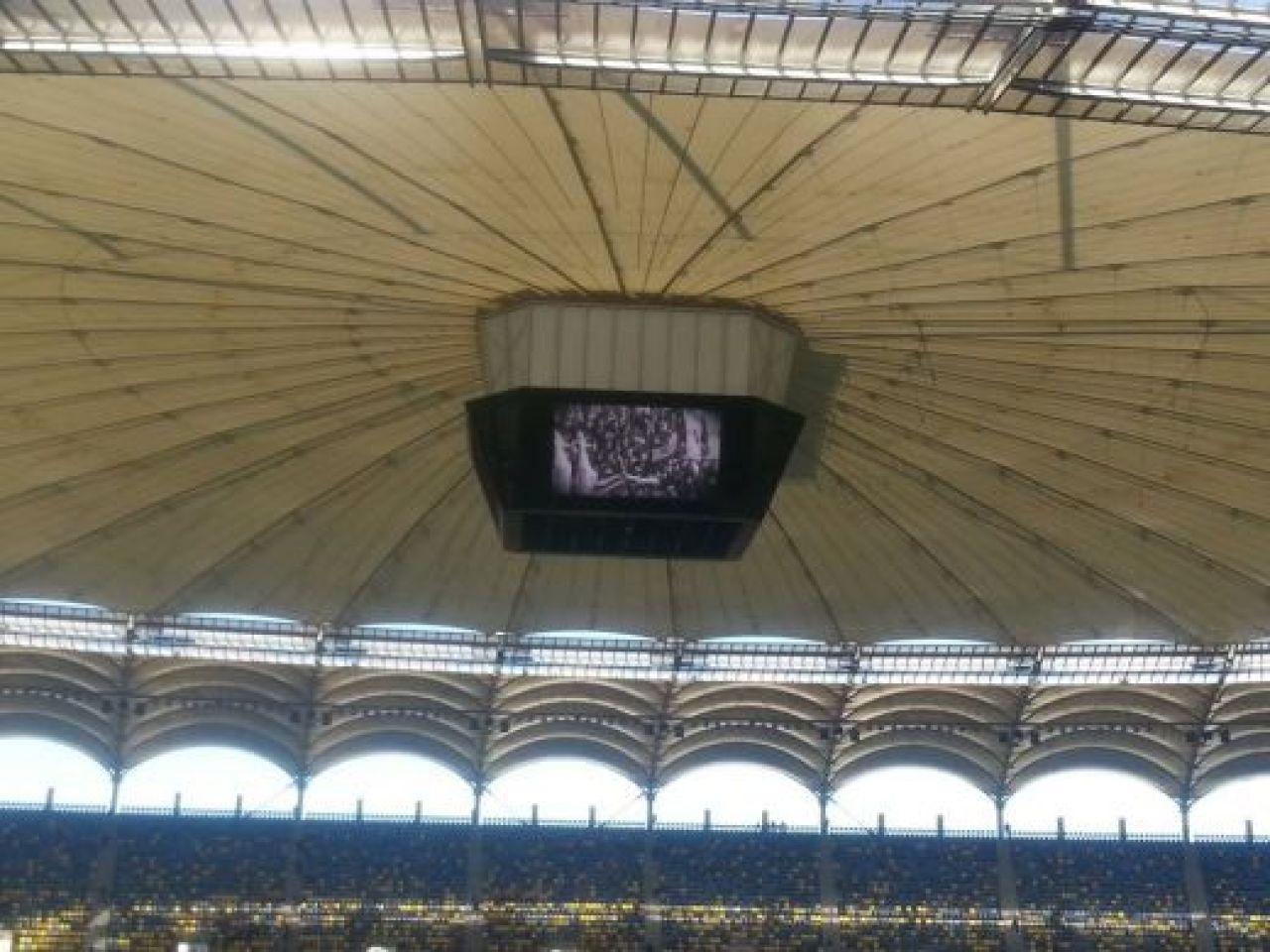 LIVE BLOG Cupa sus, Romania! Fanii Petrolului sarbatoresc toata noaptea: