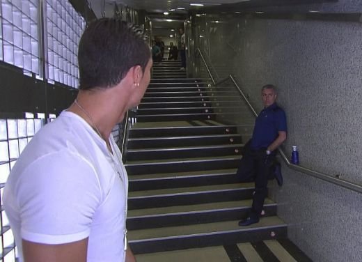 VIDEO Ultima noapte de RAZBOI! Mourinho le-a tras TEAPA jurnalistilor la ultimul meci ca antrenor la Real! Ce gest a facut: