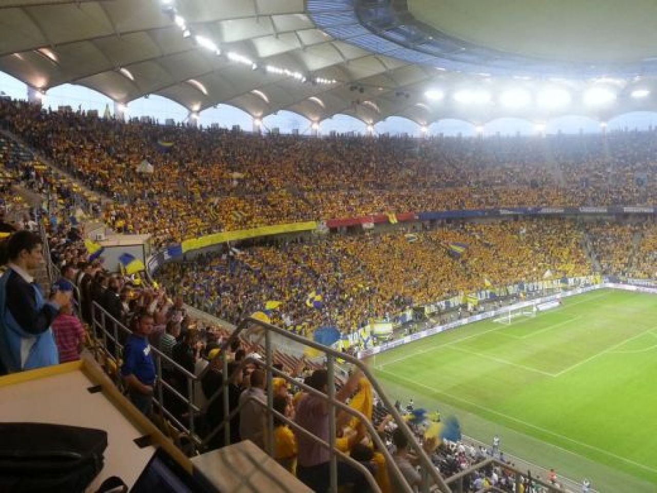 LIVE BLOG Cupa sus, Romania! Fanii Petrolului sarbatoresc toata noaptea: