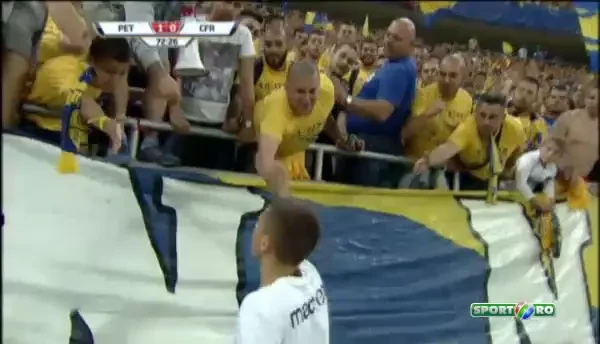 Moment GENIAL pe National Arena! Nimeni nu se astepta la asa ceva! Gestul senzational al lui Grozav in fata ultrasilor