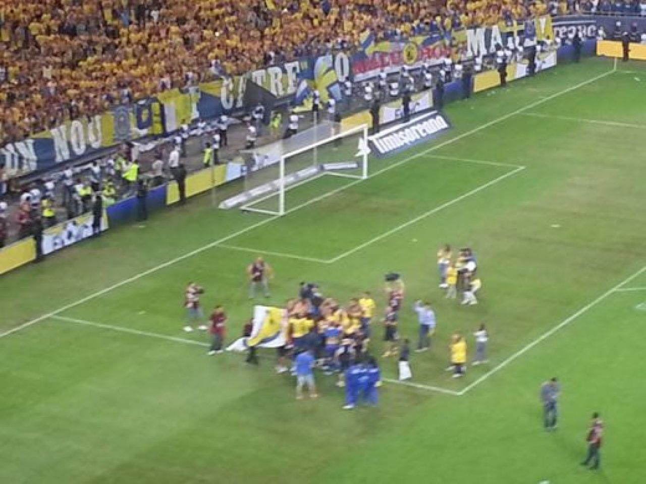 LIVE BLOG Cupa sus, Romania! Fanii Petrolului sarbatoresc toata noaptea: