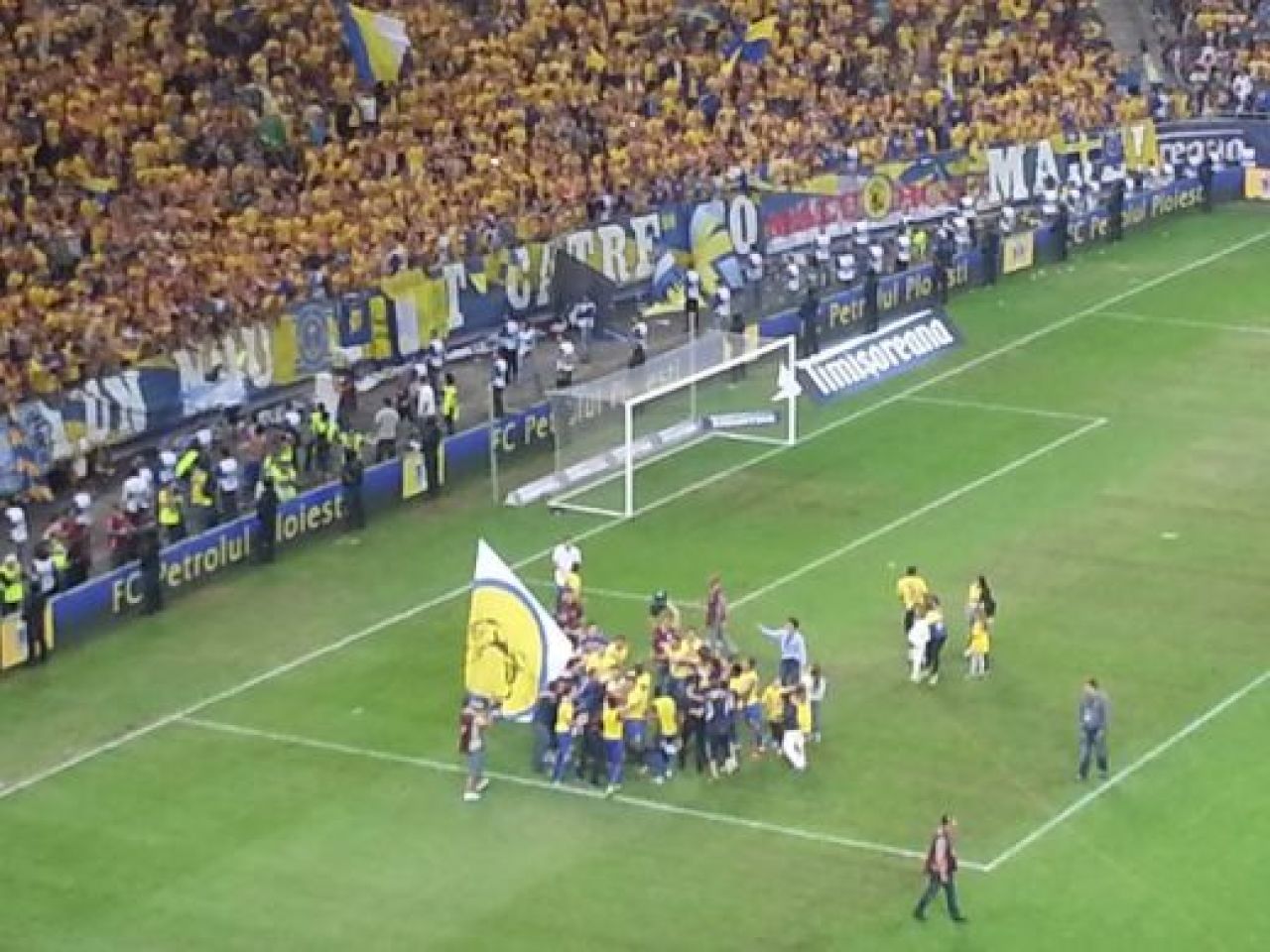 LIVE BLOG Cupa sus, Romania! Fanii Petrolului sarbatoresc toata noaptea: