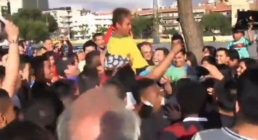 Moment FABULOS langa Nou Camp! Fanii au crezut ca Neymar e in mijlocul lor! Cum au reactionat: